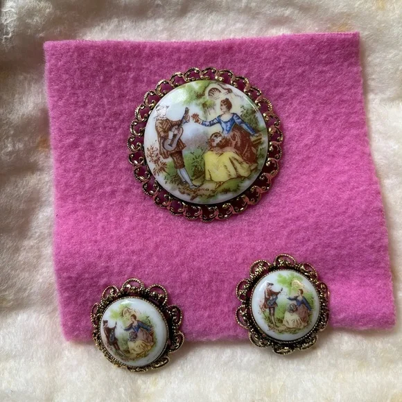 Vintage "La Reine" Limoges France Courtship Brooch and Earrings Set Porcelain - Picture 5 of 6